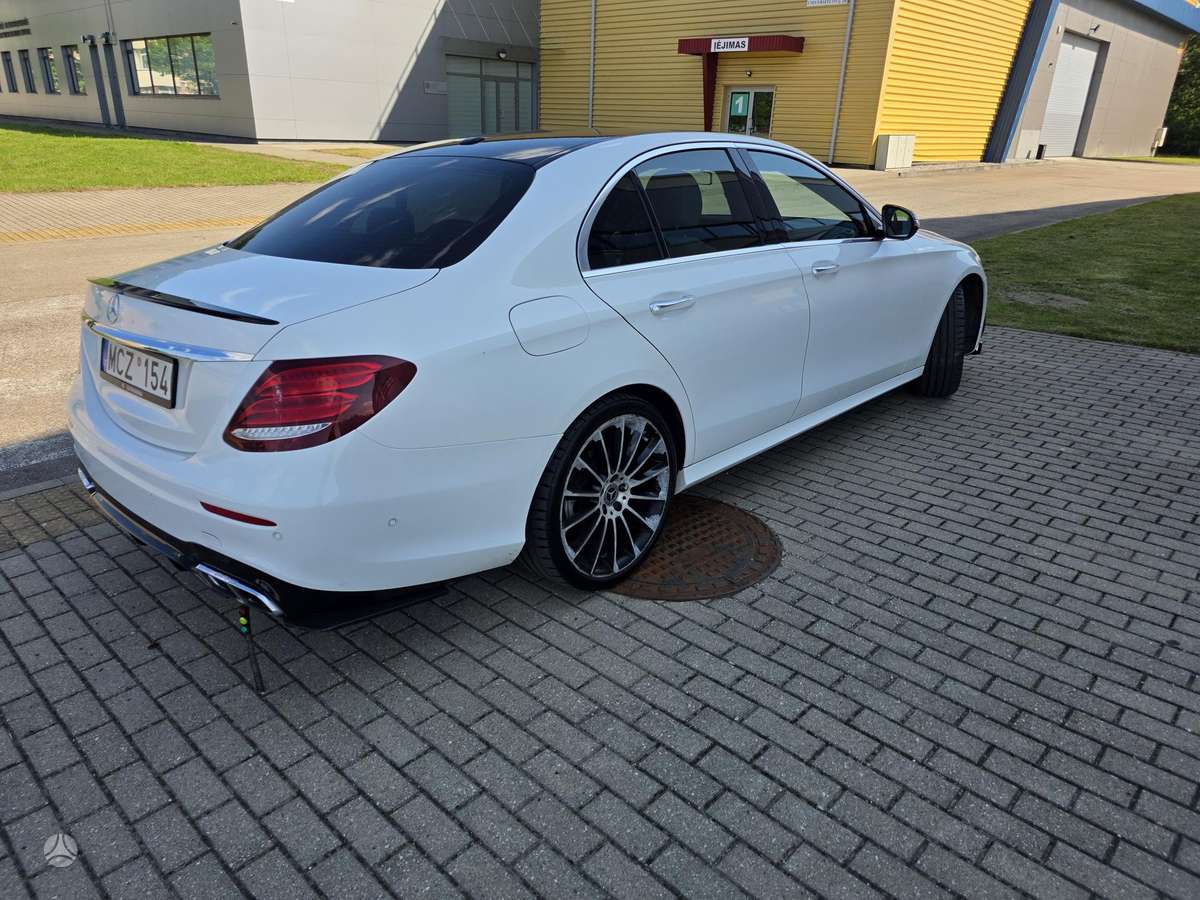 Mercedes-Benz E300, 2.0 l., Седан