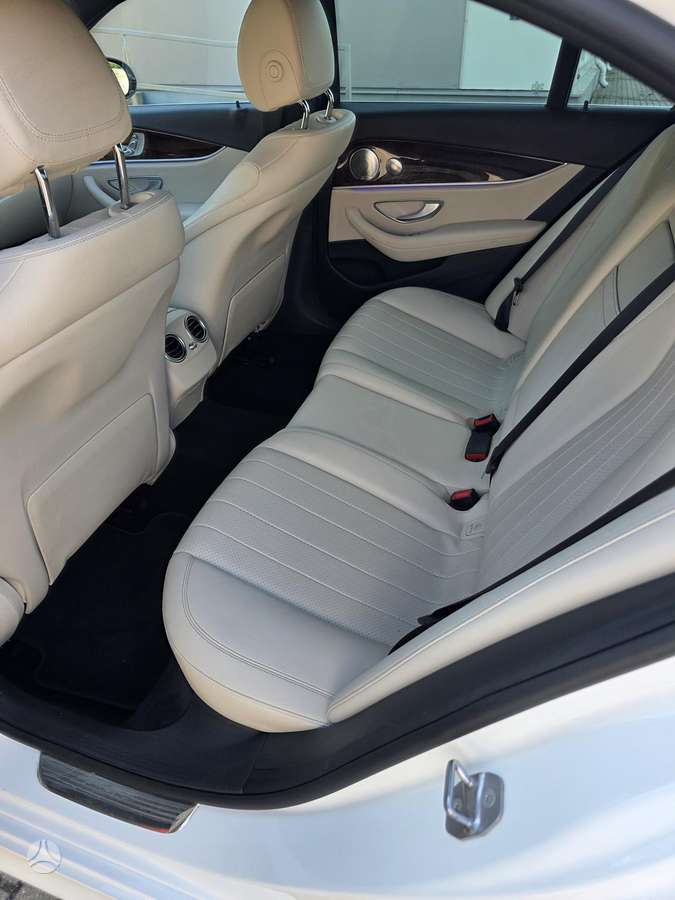 Mercedes-Benz E300, 2.0 l., Седан