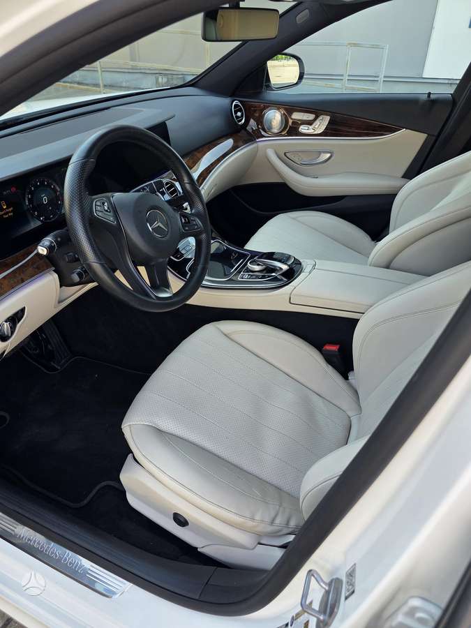 Mercedes-Benz E300, 2.0 l., Седан