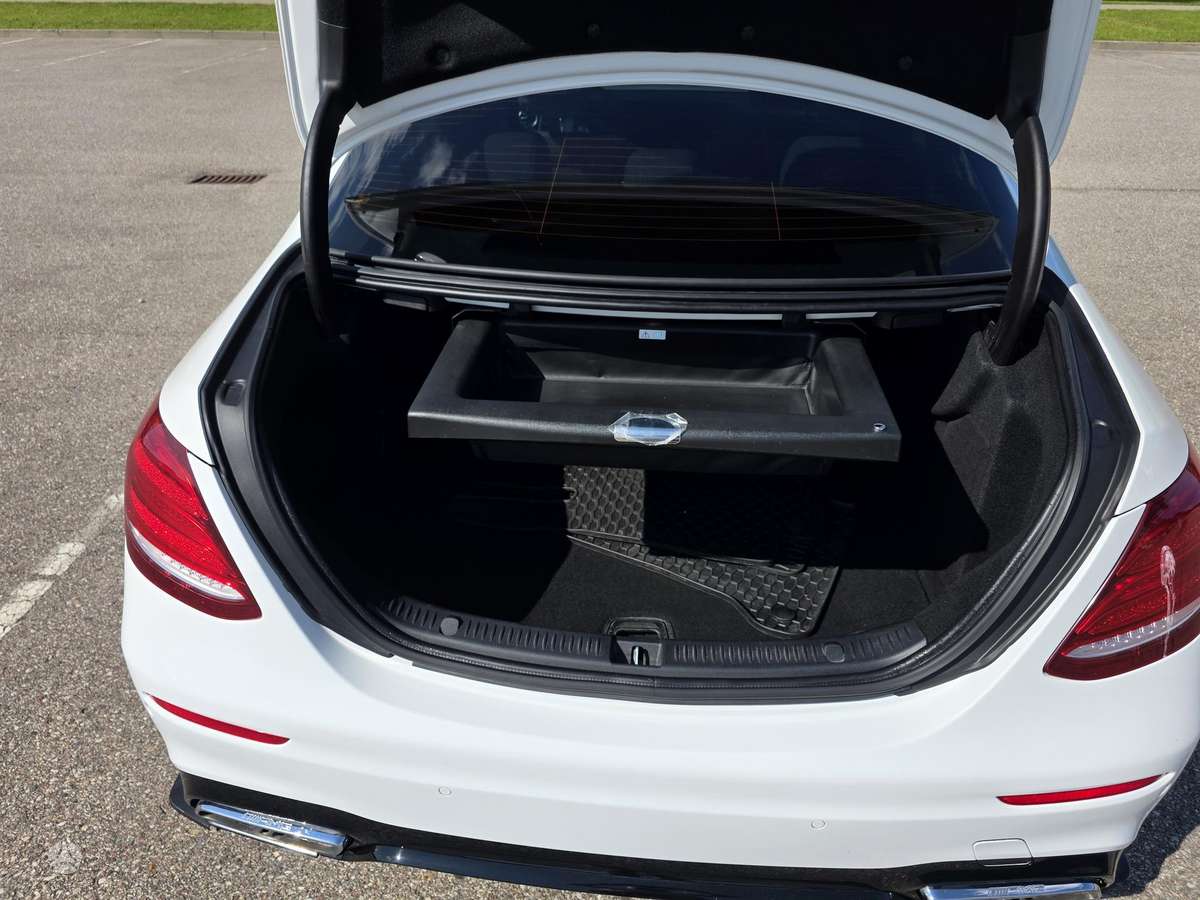 Mercedes-Benz E300, 2.0 l., Седан