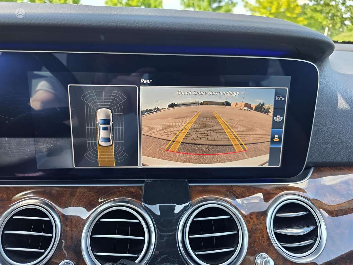 Mercedes-Benz E300, 2.0 l., Седан