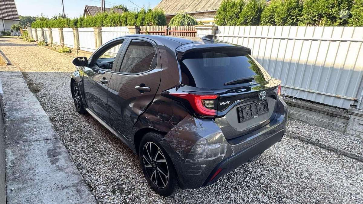 Toyota Yaris - 4