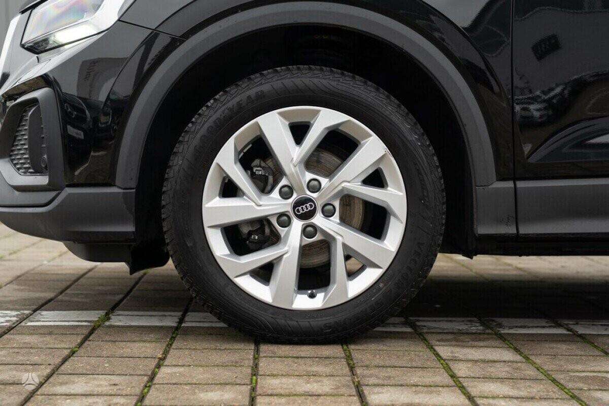 Audi Q2, 1.5 l., off-road / crossover