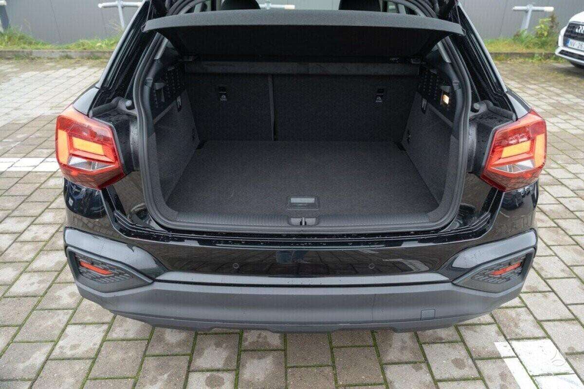 Audi Q2, 1.5 l., off-road / crossover