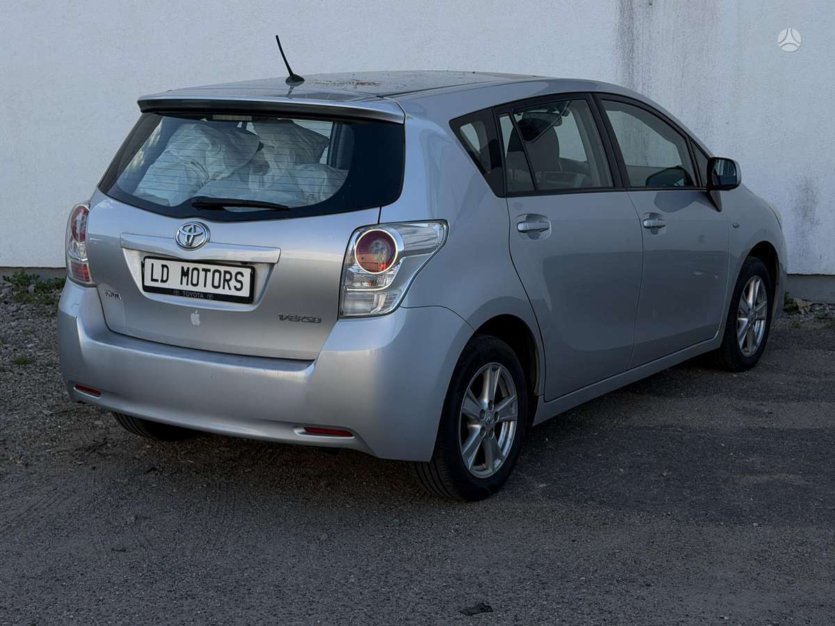 Toyota Corolla Verso - 3