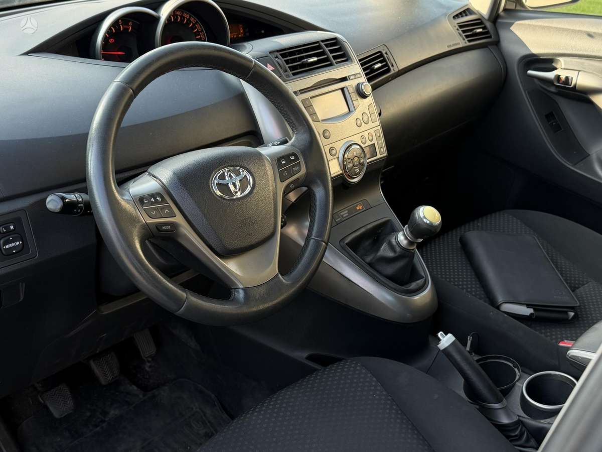 Toyota Corolla Verso - 5