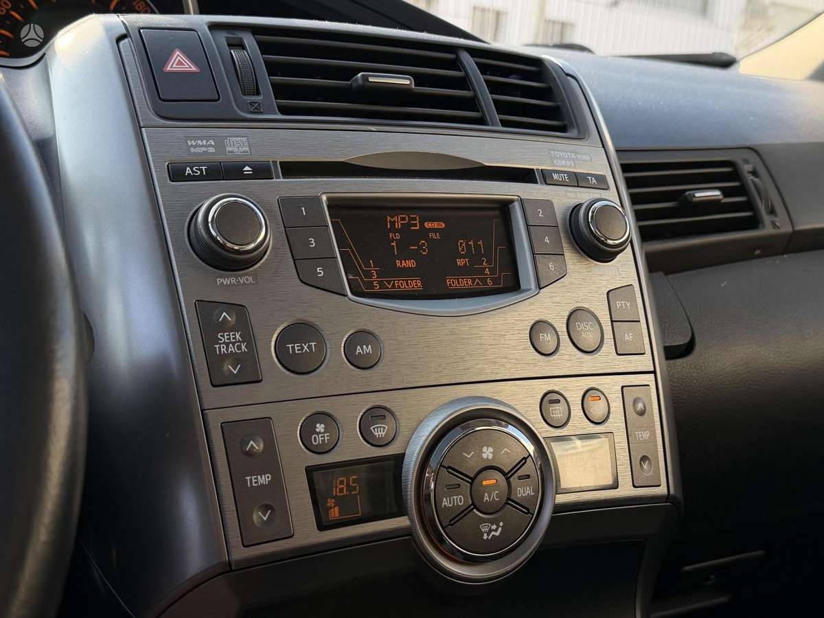 Toyota Corolla Verso - 9
