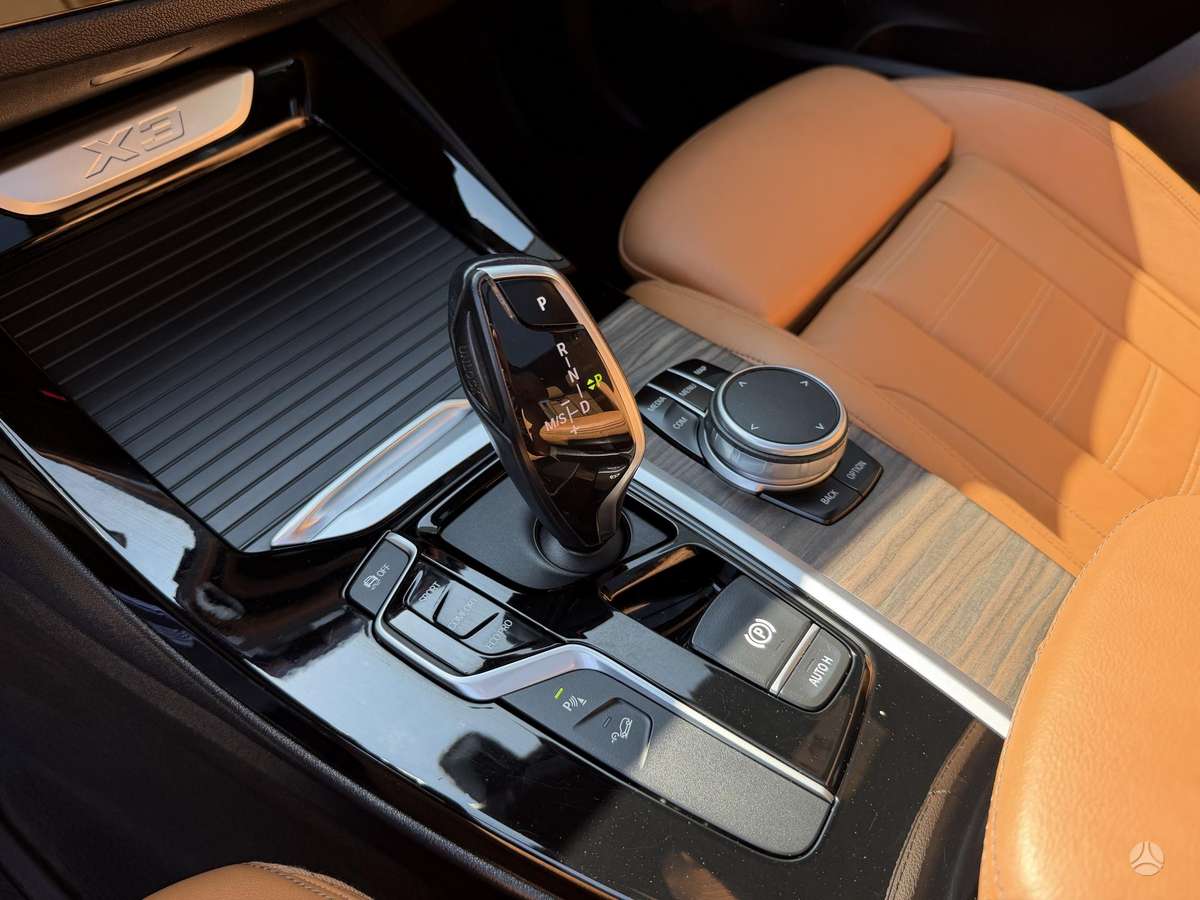 BMW X3, 2.0 l., off-road / crossover