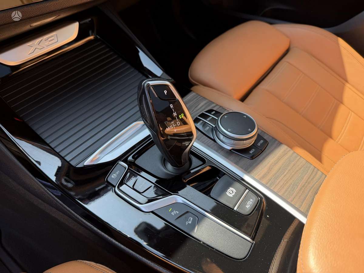 BMW X3, 2.0 l., off-road / crossover