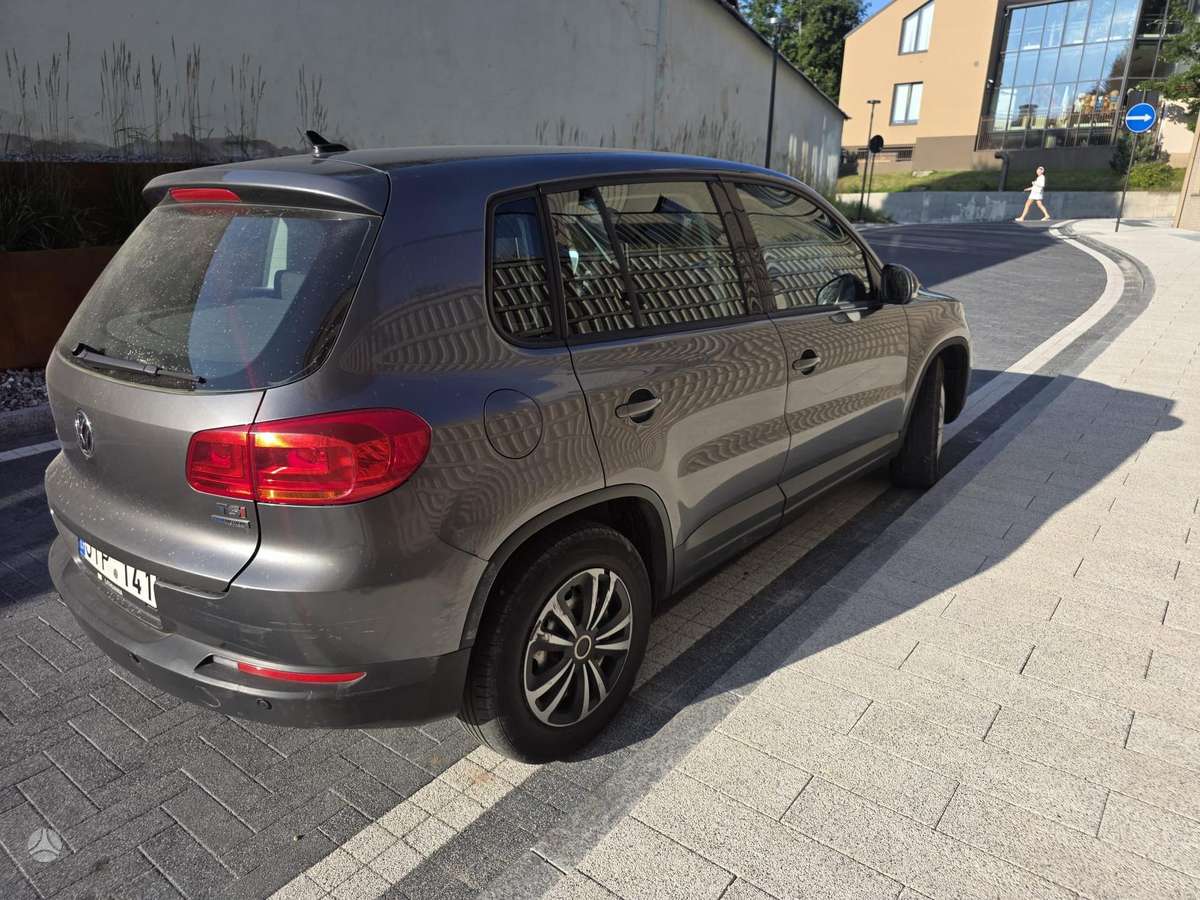 Volkswagen Tiguan - 4
