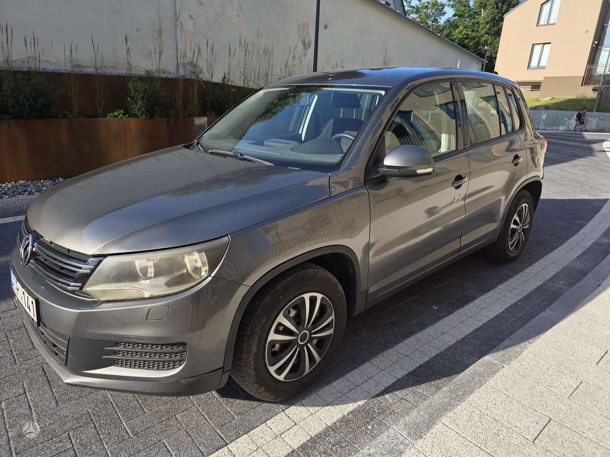 Volkswagen Tiguan - 1