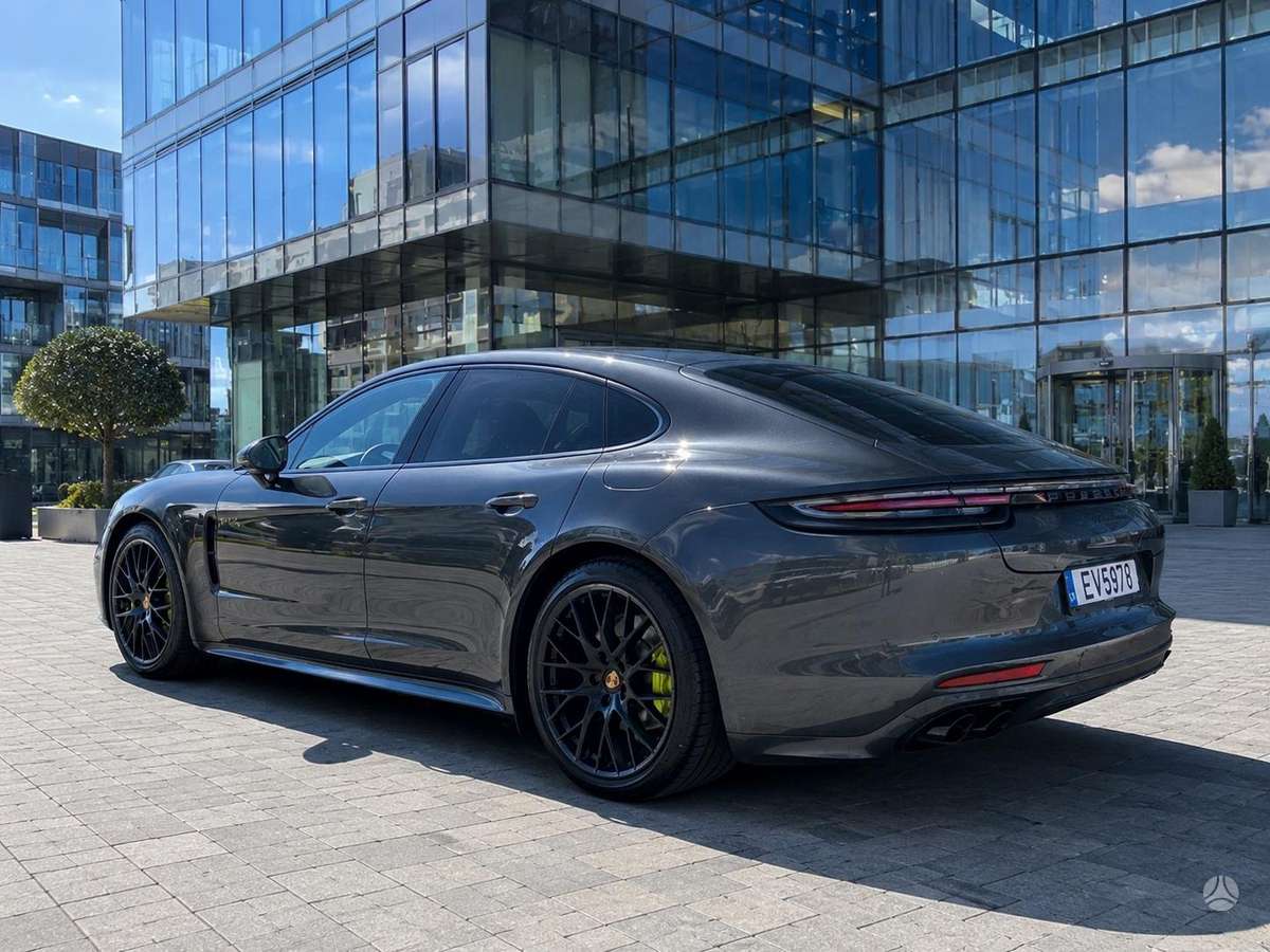 Porsche Panamera - 3