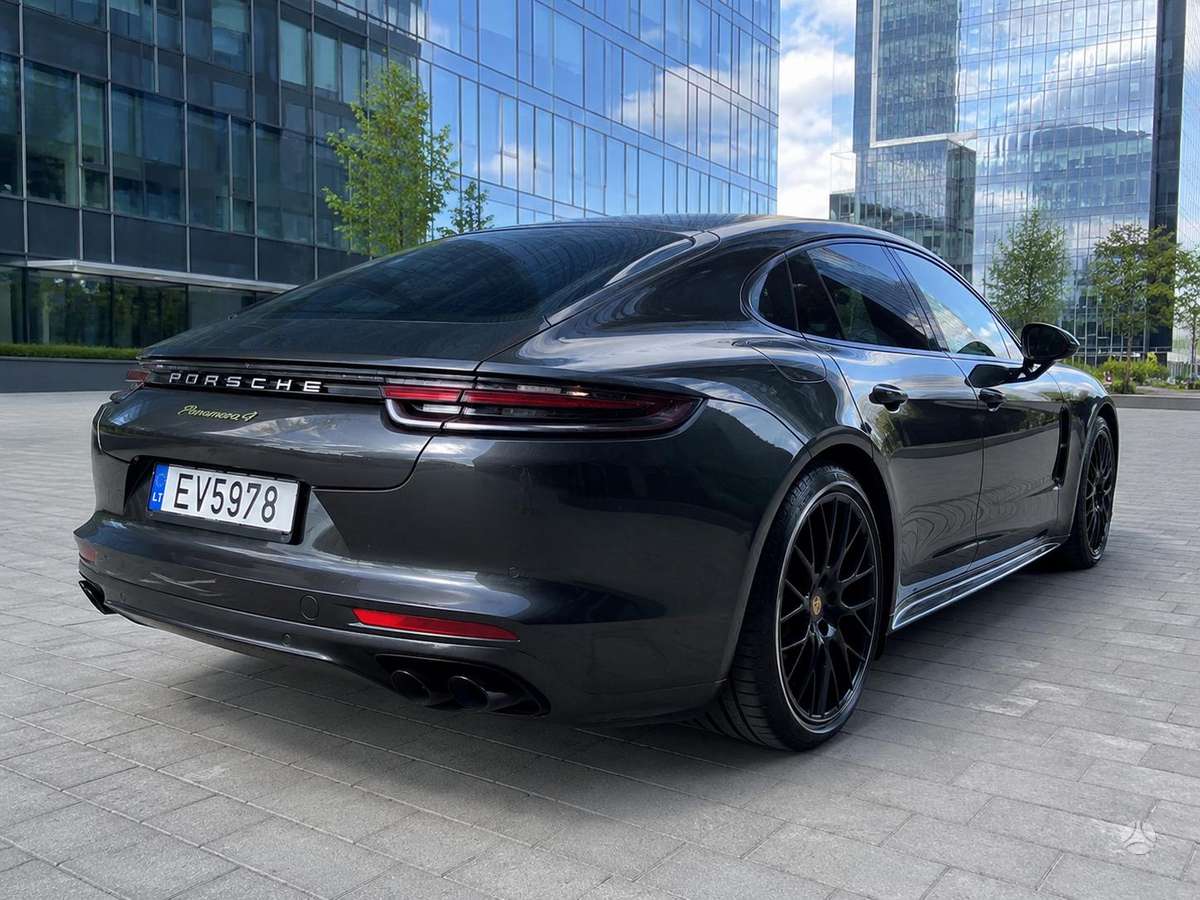 Porsche Panamera - 4