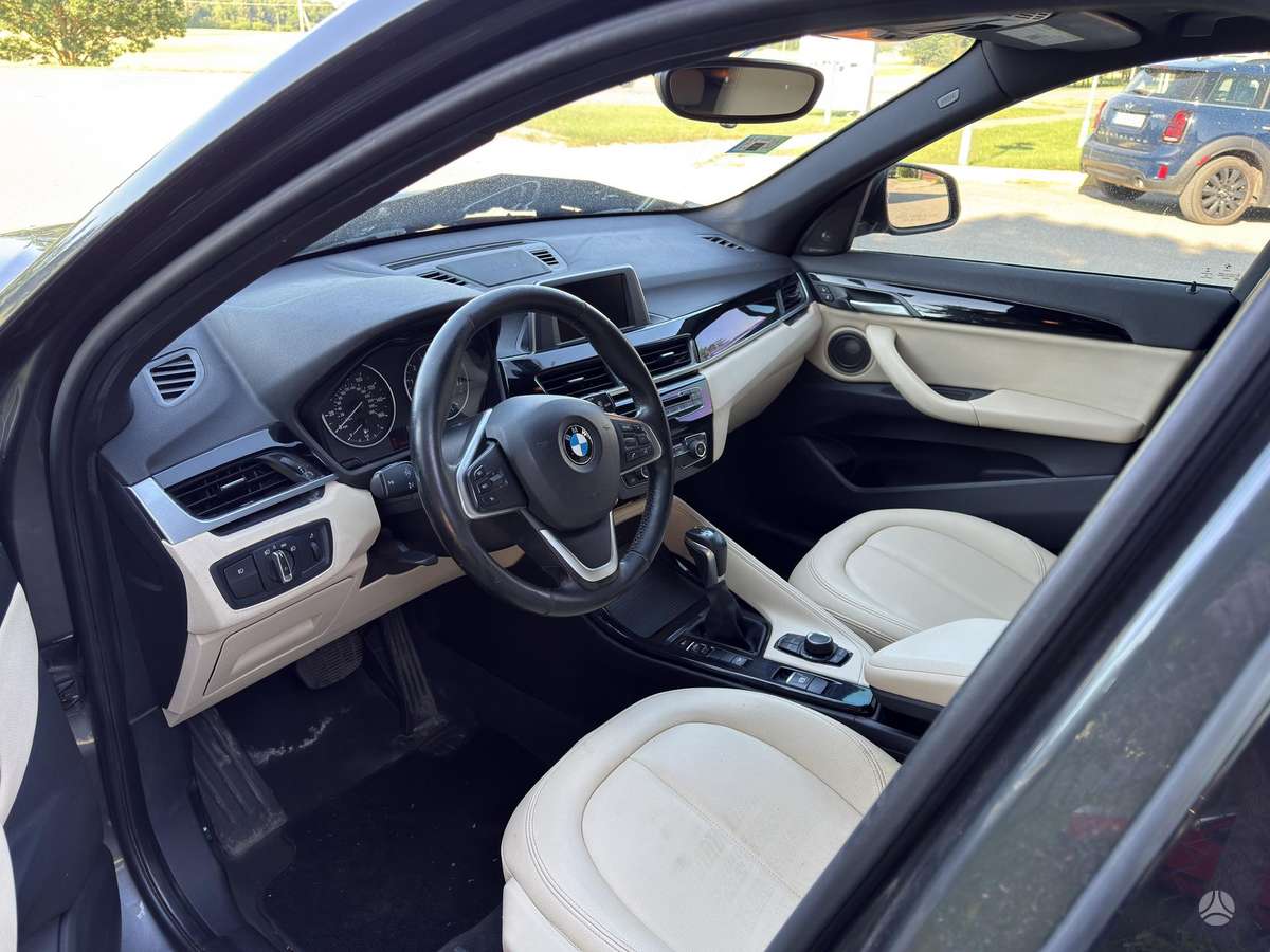 BMW X1, 2.0 l., off-road / crossover