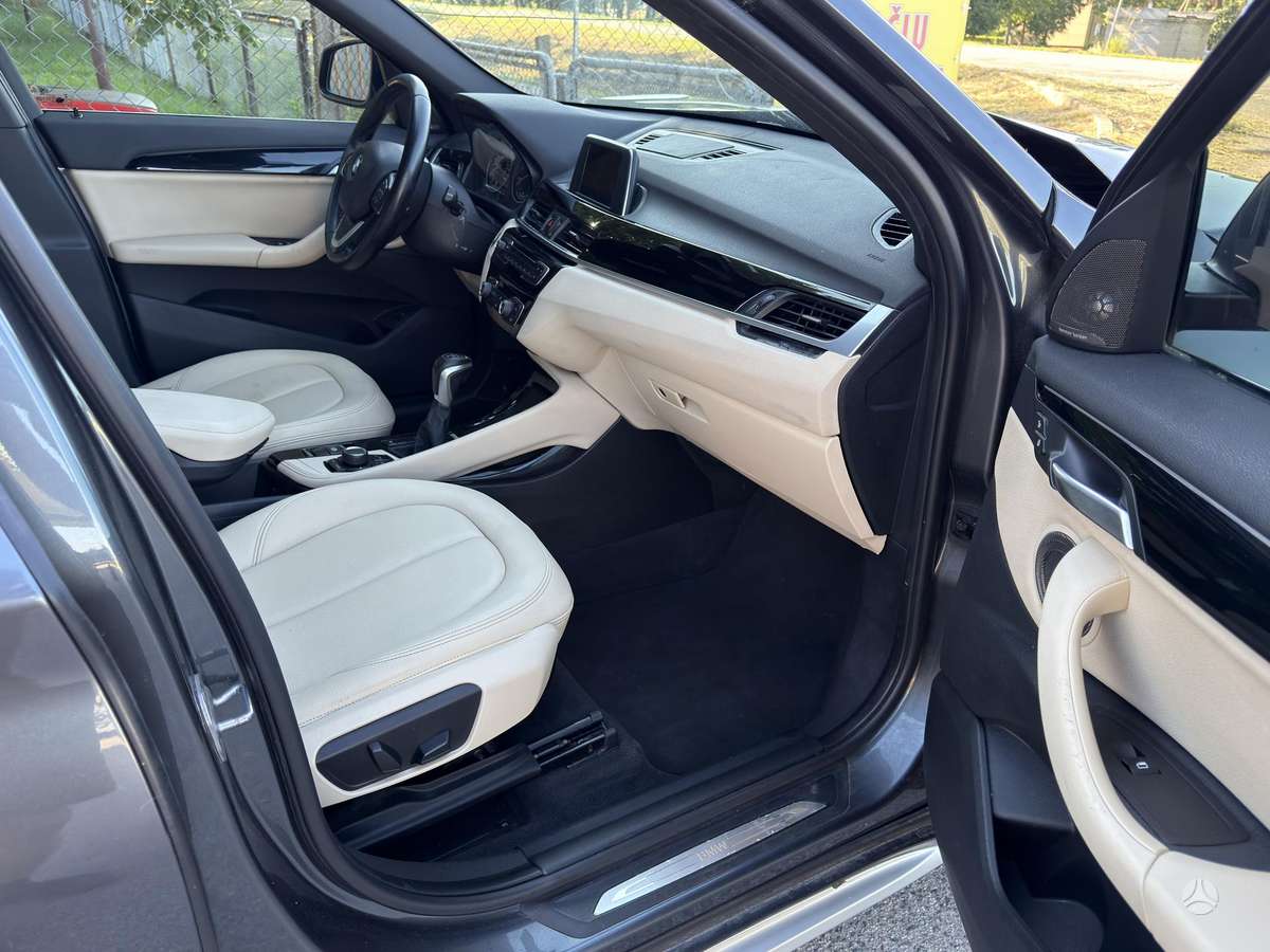 BMW X1, 2.0 l., off-road / crossover