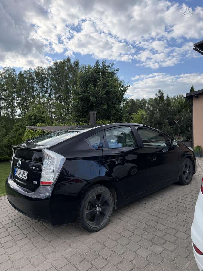 Toyota Prius - 4