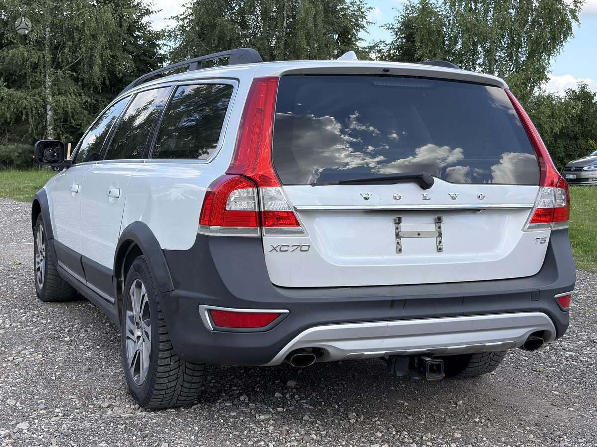 Volvo XC70 - 8