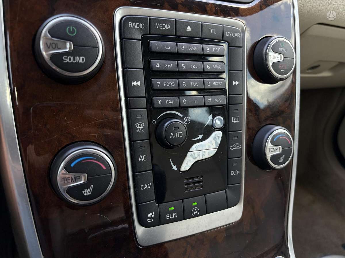 Volvo XC70 - 12
