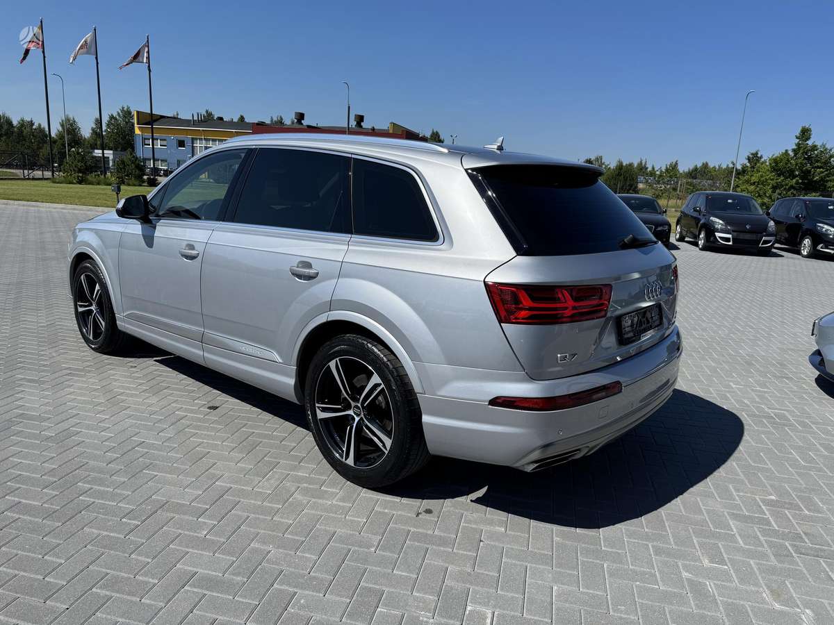 Audi Q7, 3.0 l., off-road / crossover