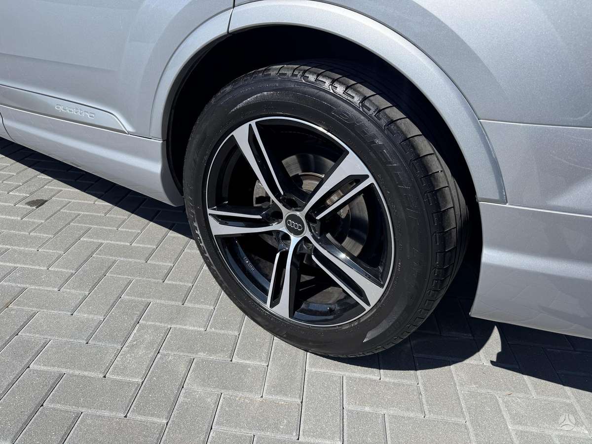 Audi Q7, 3.0 l., off-road / crossover