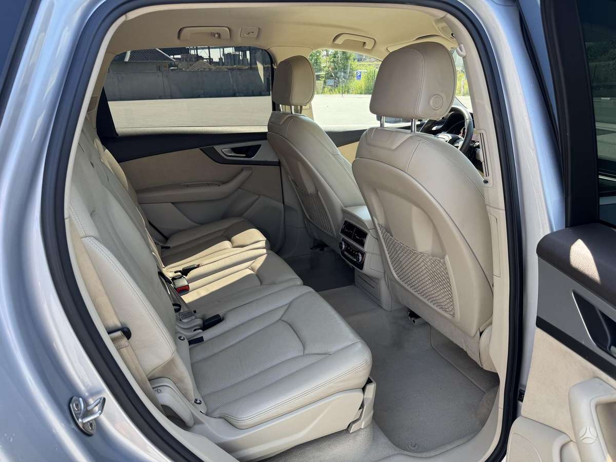 Audi Q7, 3.0 l., off-road / crossover