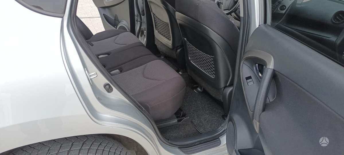Toyota RAV4 - 10