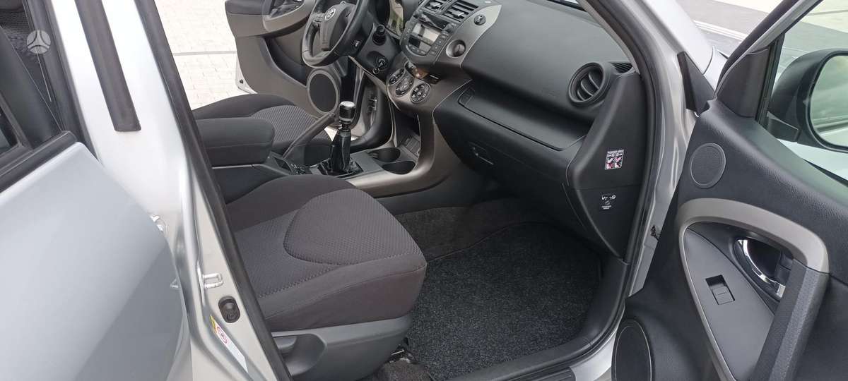 Toyota RAV4 - 9