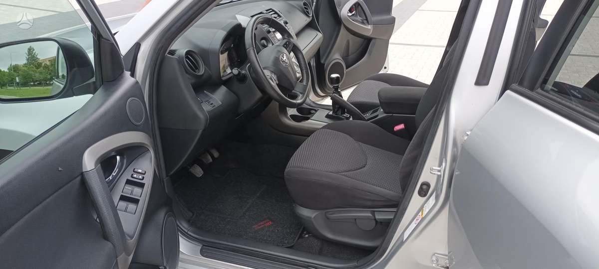 Toyota RAV4 - 8