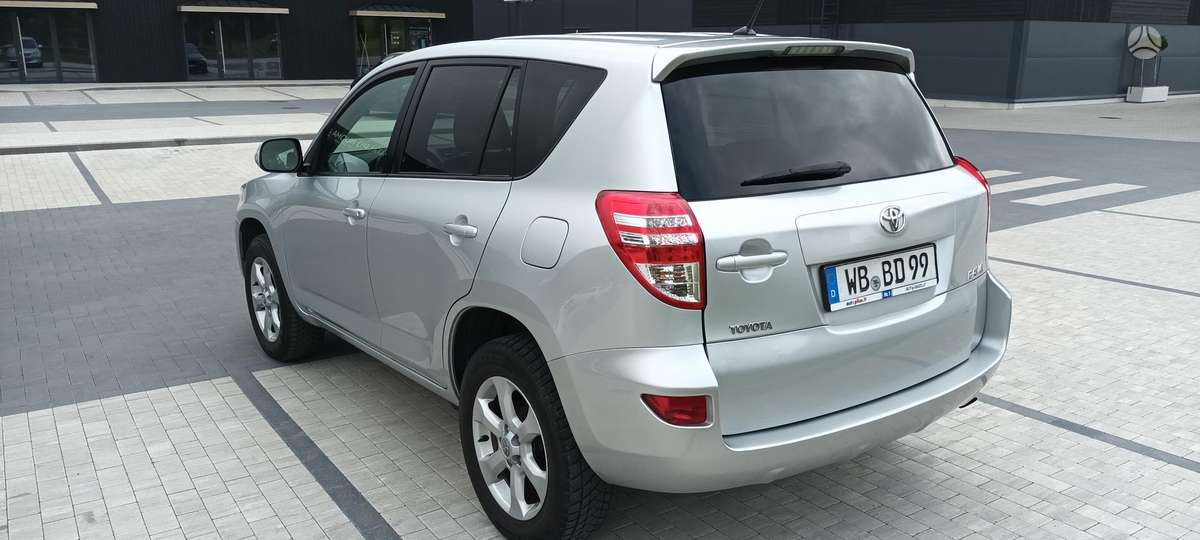 Toyota RAV4 - 4