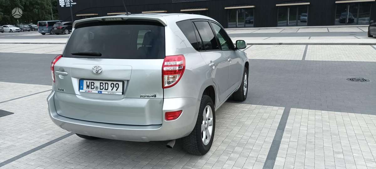 Toyota RAV4 - 6