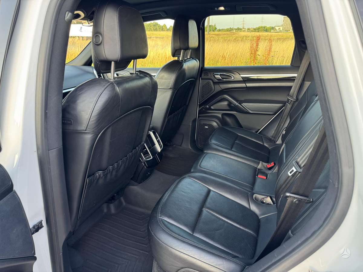 Porsche Cayenne - 8