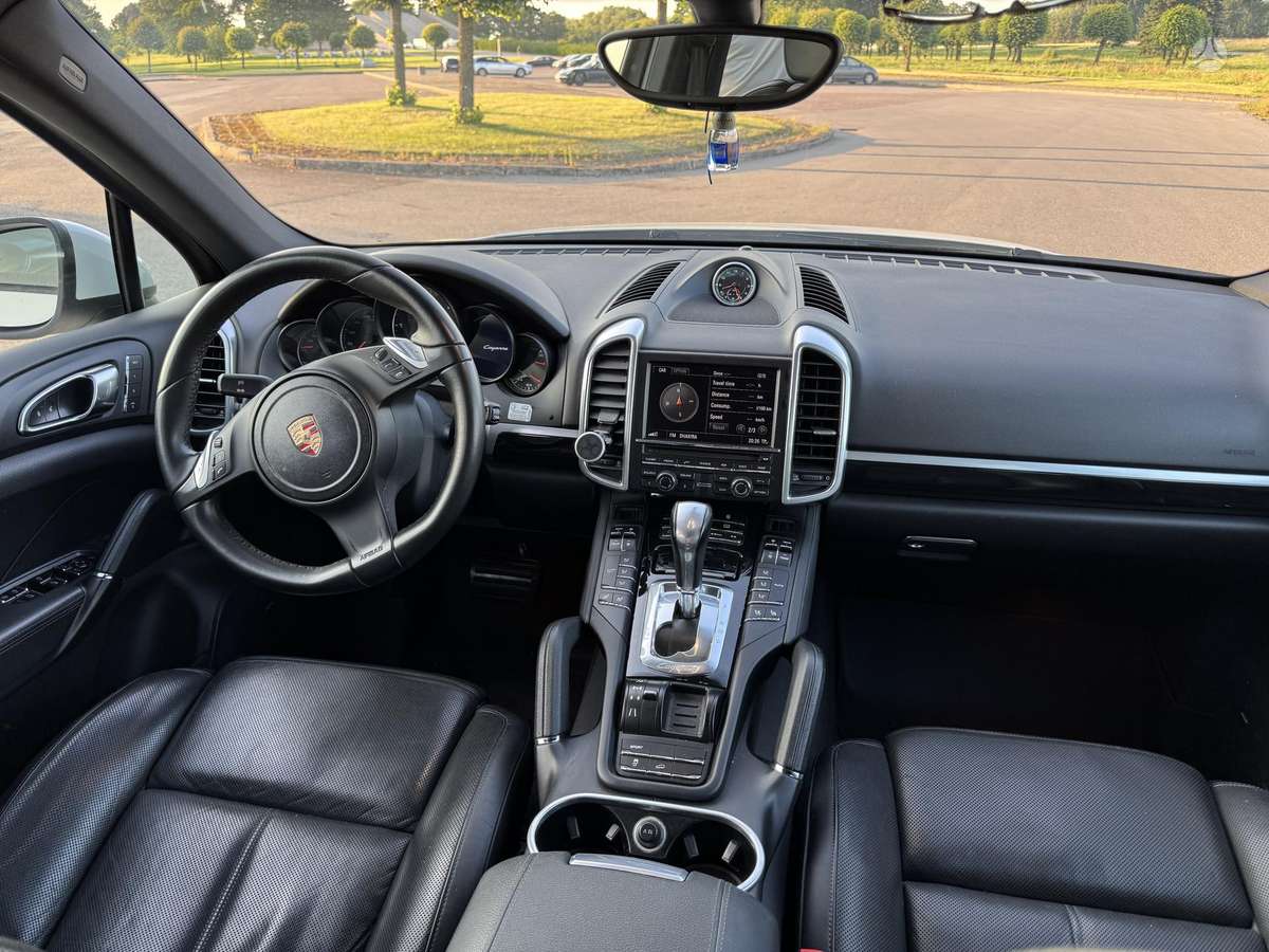 Porsche Cayenne - 9