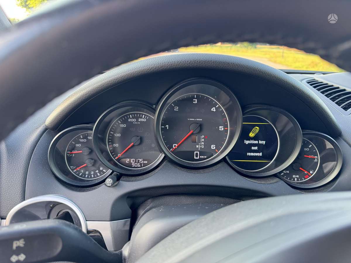 Porsche Cayenne - 12