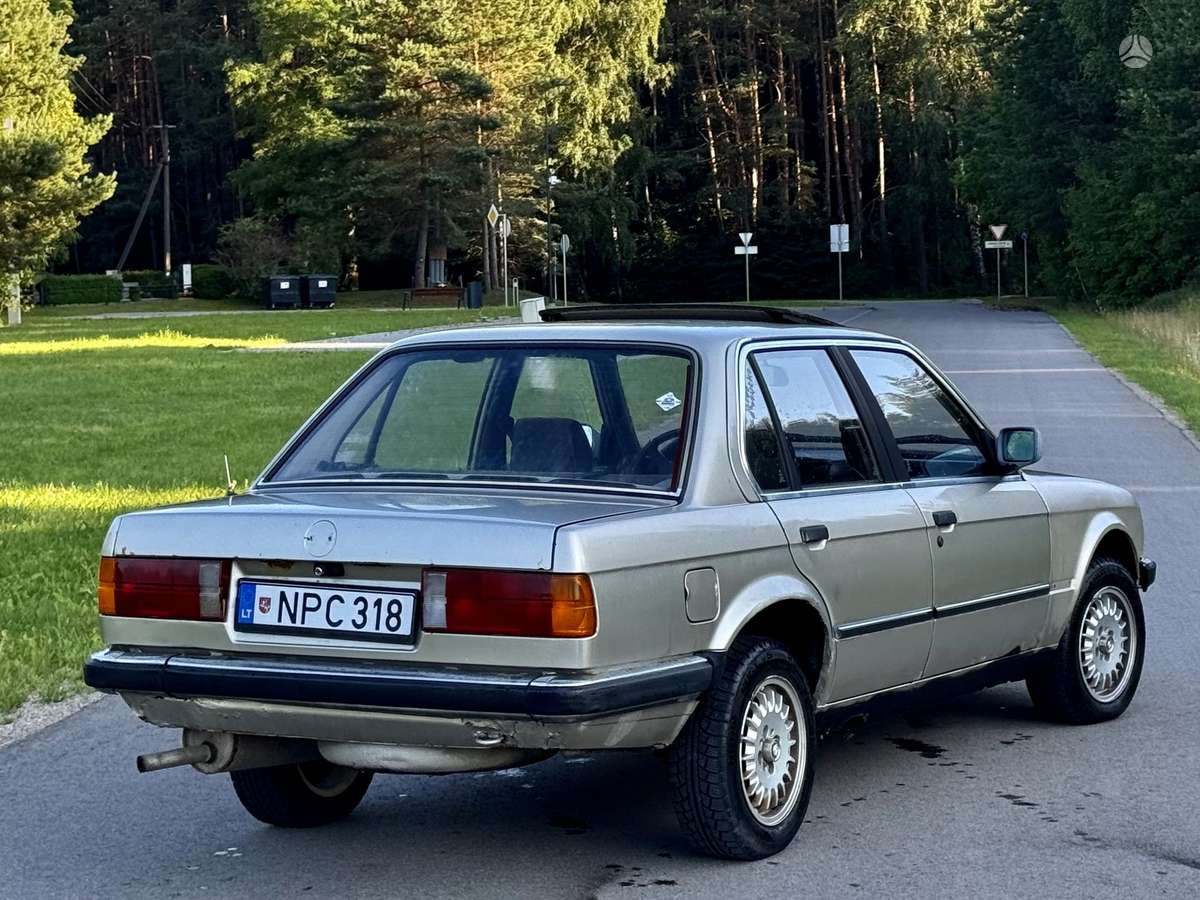 BMW 318, 1.8 l., Седан