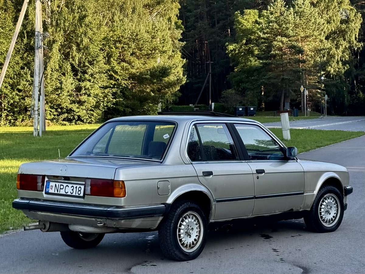 BMW 318, 1.8 l., Седан