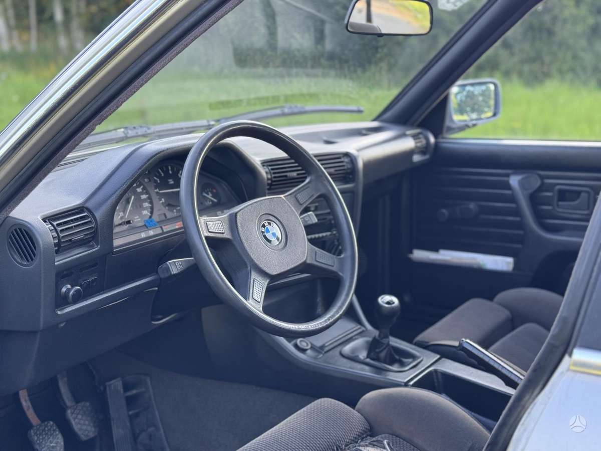 BMW 318, 1.8 l., Седан