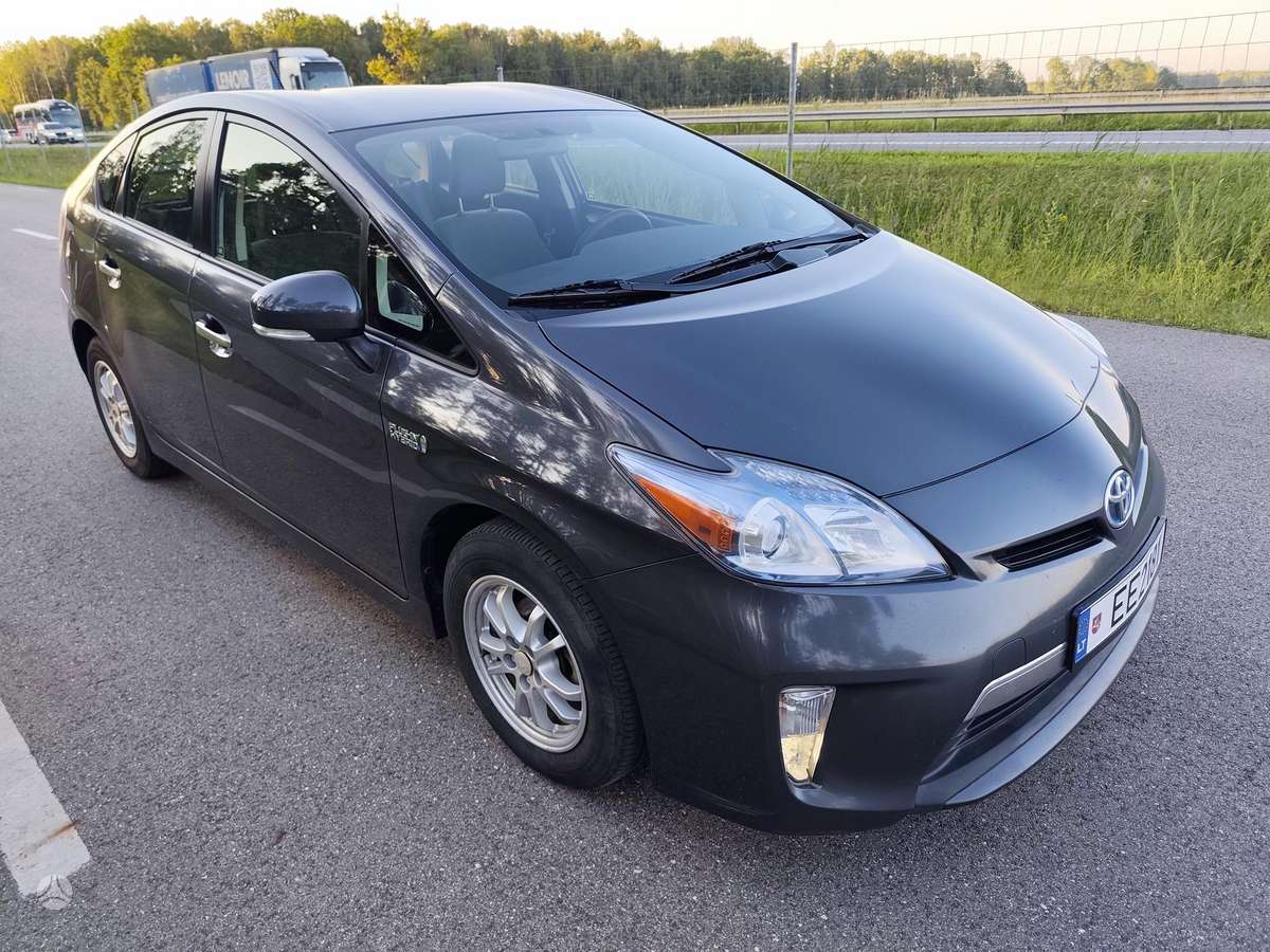 Toyota Prius - 3