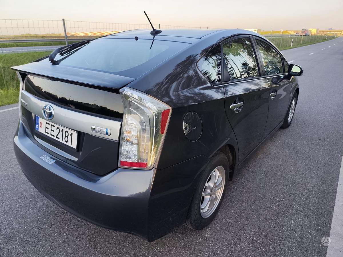 Toyota Prius - 4