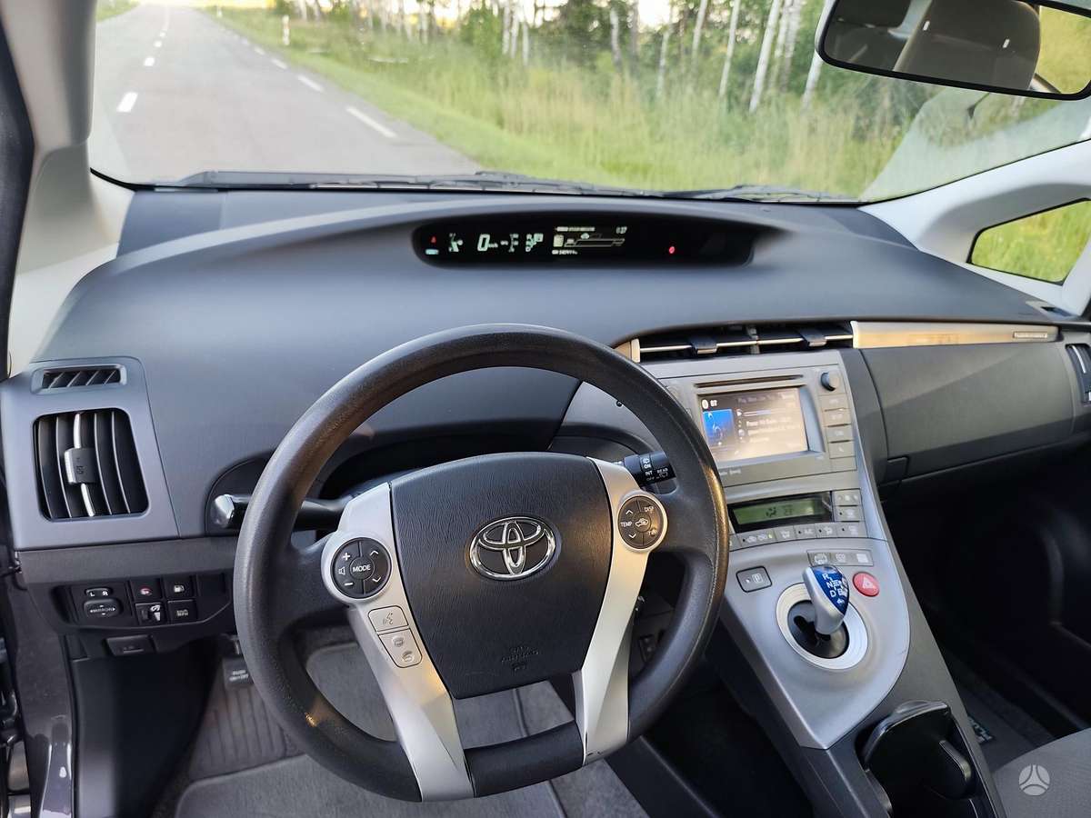 Toyota Prius - 12