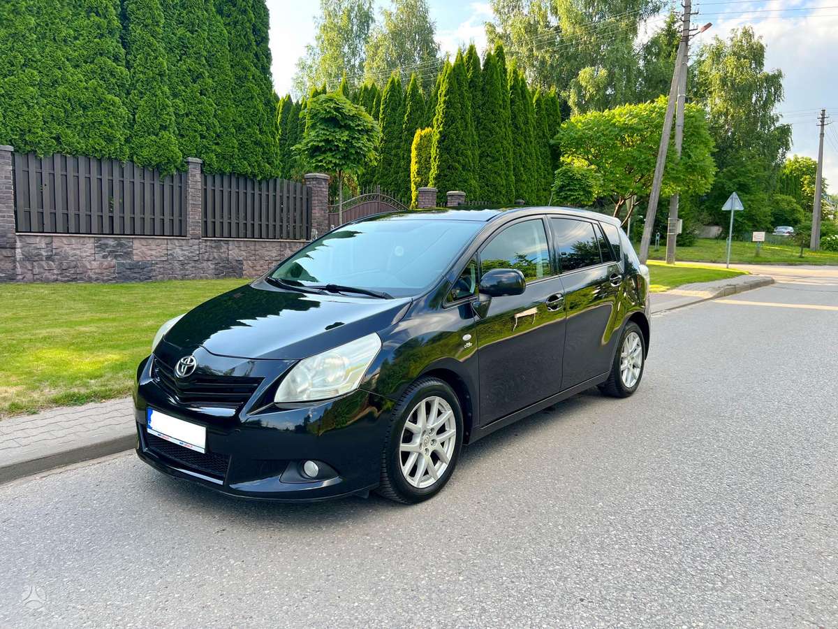 Toyota Verso, 2.2 l., Хэтчбек