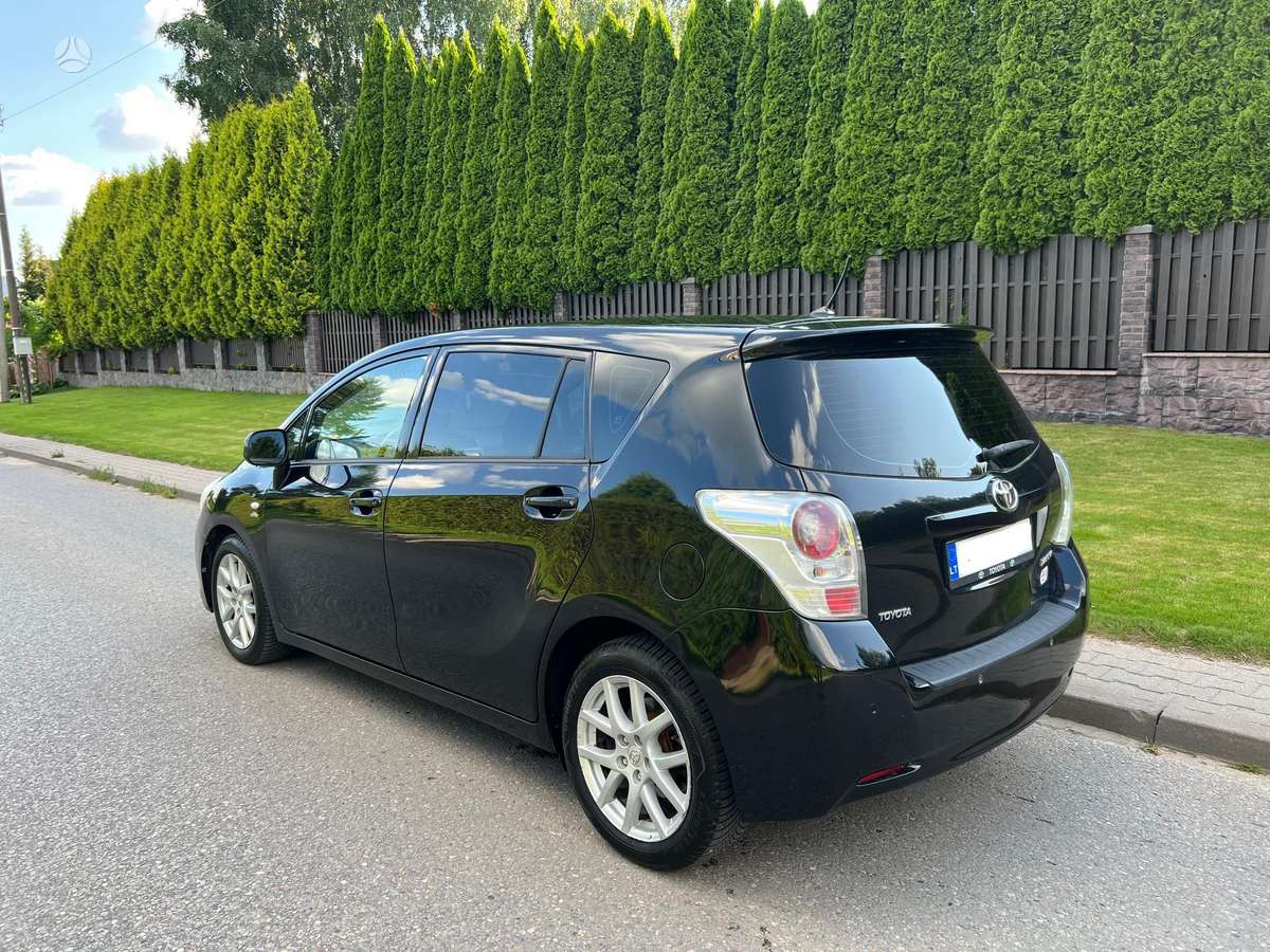 Toyota Verso, 2.2 l., Хэтчбек
