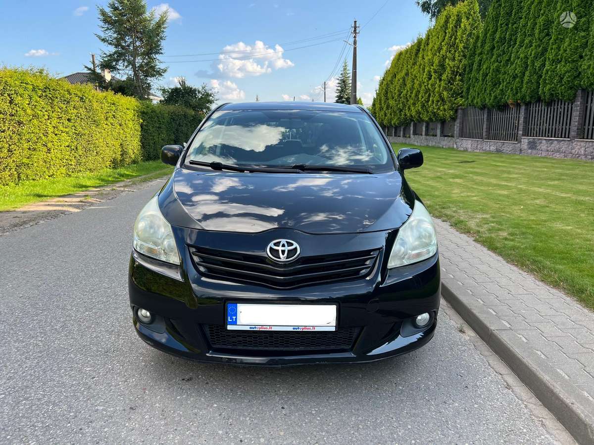 Toyota Verso, 2.2 l., hatchback