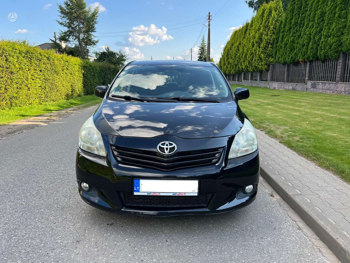 Toyota Verso, 2.2 l., Хэтчбек