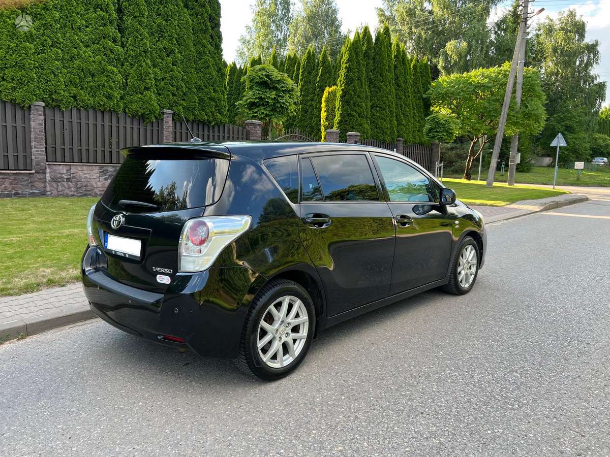 Toyota Verso, 2.2 l., Хэтчбек