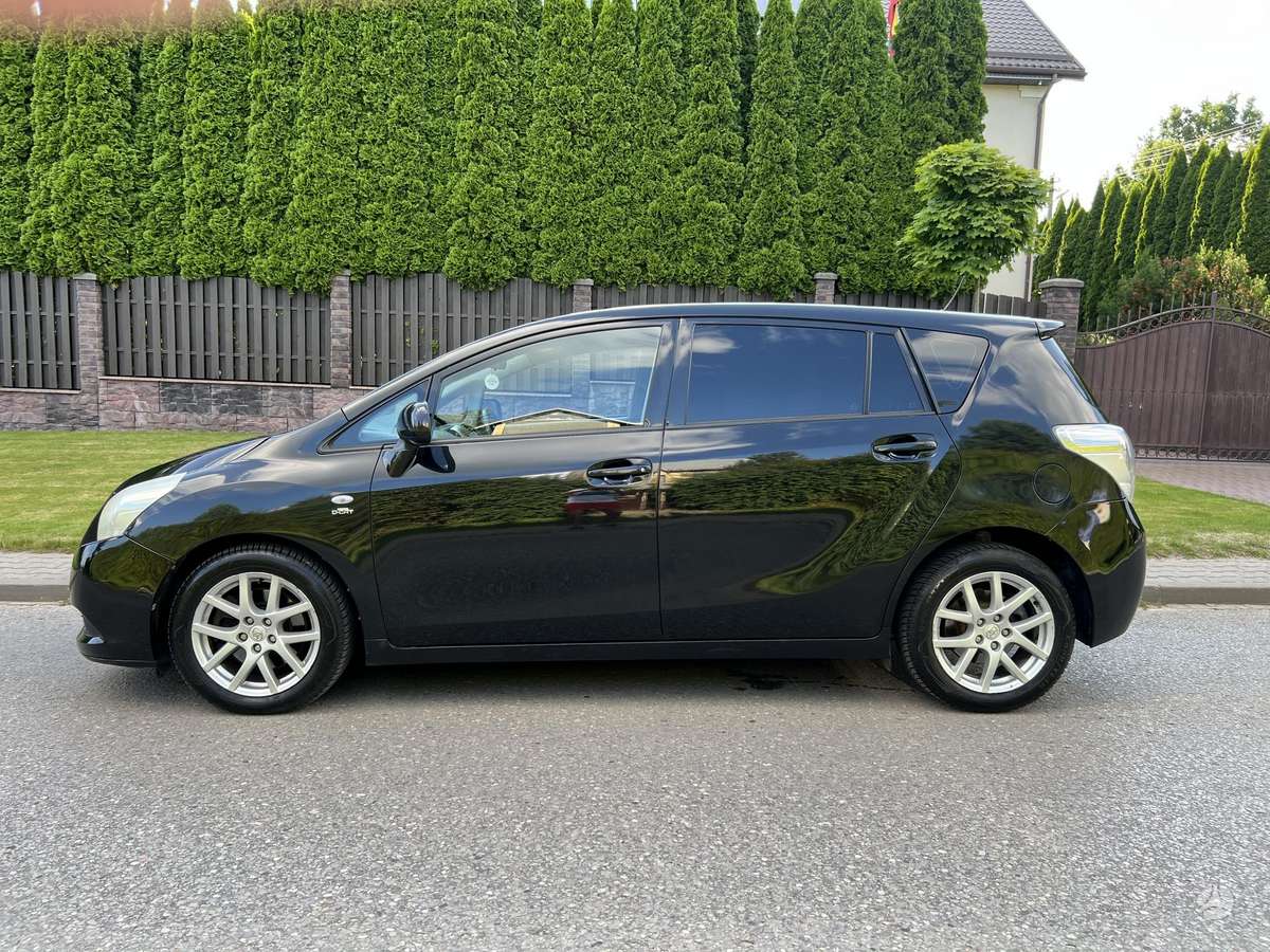 Toyota Verso, 2.2 l., Хэтчбек