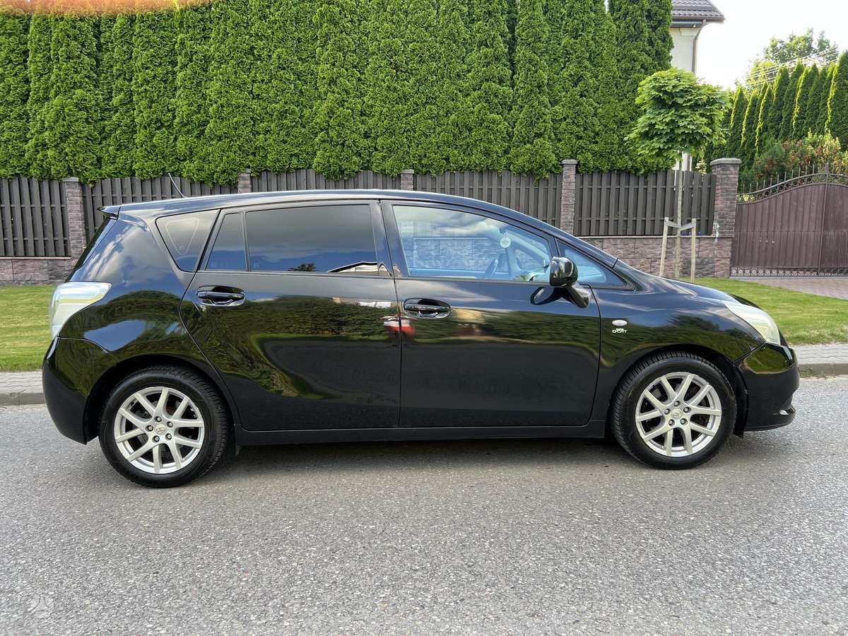 Toyota Verso, 2.2 l., Хэтчбек