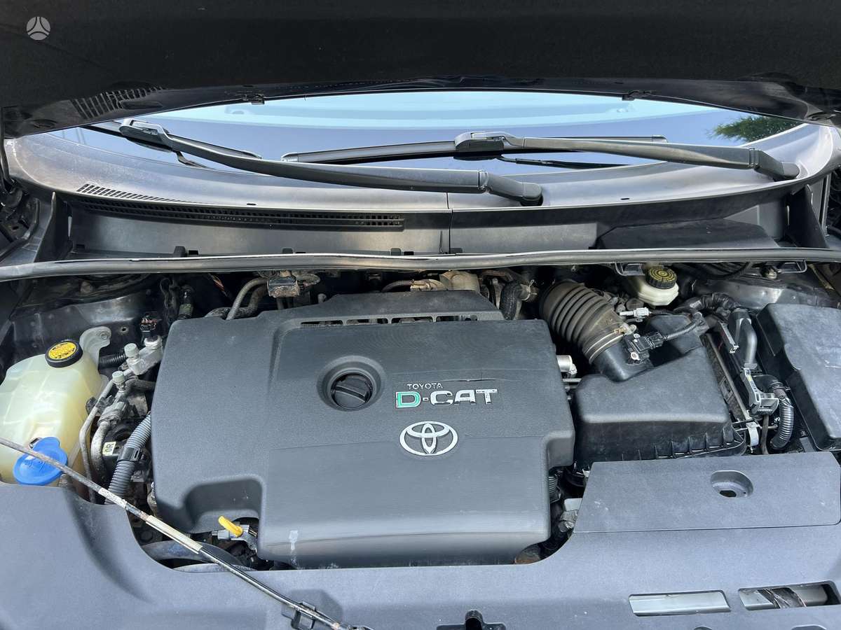 Toyota Verso, 2.2 l., Хэтчбек