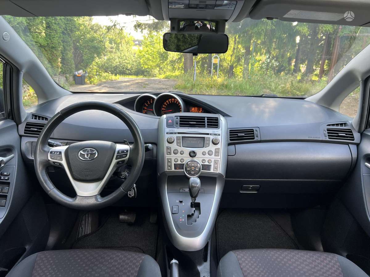 Toyota Verso, 2.2 l., Хэтчбек