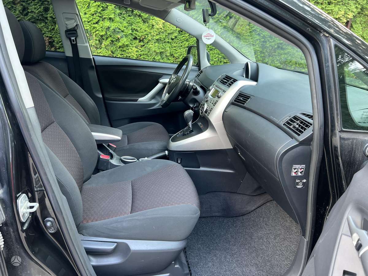 Toyota Verso, 2.2 l., Хэтчбек