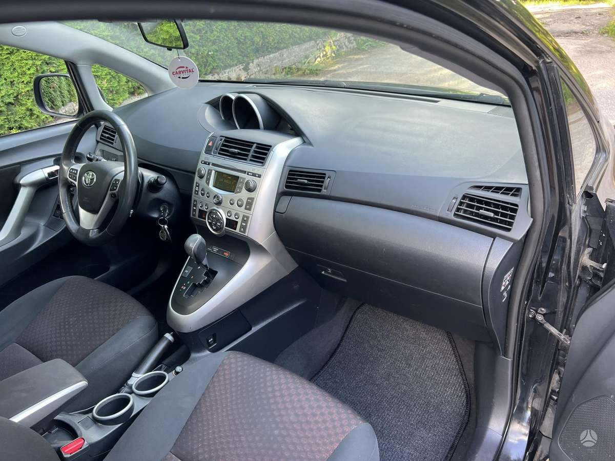 Toyota Verso, 2.2 l., Хэтчбек
